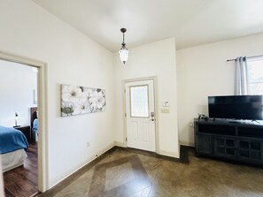 2 bedrooms, desk, iron/ironing board, travel crib - Chateau 1, spacious townhouse in Tickfaw, LA (Tickfaw)