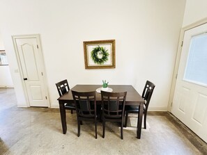 Dining - Chateau 2, spacious townhouse in Tickfaw, LA (Tickfaw)