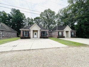 Exterior - Chateau 2, spacious townhouse in Tickfaw, LA (Tickfaw)