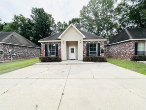 Exterior - Chateau 2, spacious townhouse in Tickfaw, LA (Tickfaw)