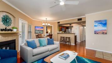 Condo, 2 Bedrooms | Living area