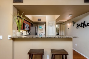 Condo, 2 habitaciones | Cocina privada | Refrigerador, horno, cafetera y tetera y tostadora