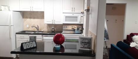 Køleskab, mikrobølgeovn, ovn, opvaskemaskine