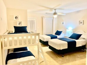 4 Schlafzimmer, Schreibtisch, Bügeleisen/Bügelbrett, WLAN