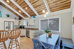 Dining - 2nd row classic beach cottage with direct access to the beach path (Hilton Head Island)