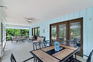 Outdoor dining - 2nd row classic beach cottage with direct access to the beach path (Hilton Head Island)