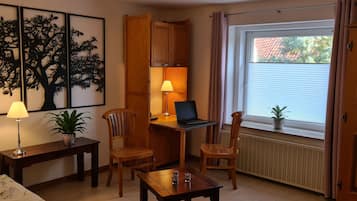 2 bedrooms, in-room safe, desk, iron/ironing board