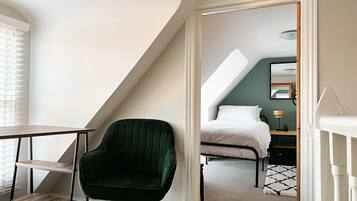 4 bedrooms, desk, iron/ironing board, free WiFi