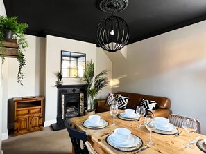 Dining - Idyllic Victorian Cottage Open Fire, Hot Tub, Sleeps 8, City 5 mins, Zoo 15 mins (Chester)