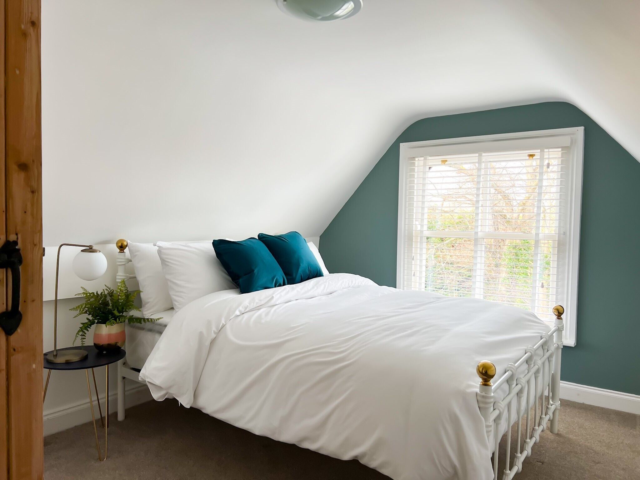 4 bedrooms, desk, iron/ironing board, free WiFi