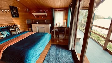 1 bedroom, bed sheets