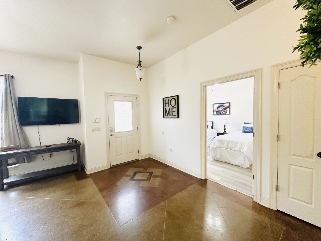 2 bedrooms, iron/ironing board, travel crib, free WiFi