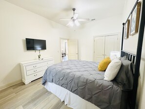 2 bedrooms, iron/ironing board, travel cot, free WiFi