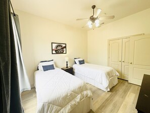 2 bedrooms, iron/ironing board, travel cot, free WiFi - Chateau 6, spacious townhouse in Tickfaw, LA (Tickfaw)