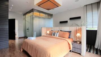 4 bedrooms, iron/ironing board, WiFi, bed sheets