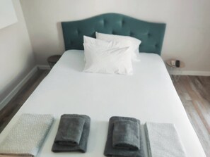 2 chambres, fer et planche Ă repasser, Wi-Fi, draps fournis
