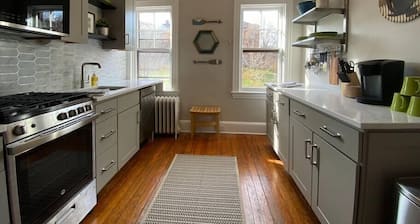 Spectacular Location: State Circle Apartment