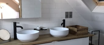 Cosy new Loft with bathroom and facilities