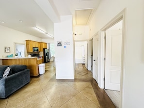 Smart TV - Chateau 7, spacious townhouse in Tickfaw, LA (Tickfaw)
