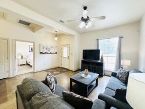 Smart TV - Chateau 7, spacious townhouse in Tickfaw, LA (Tickfaw)