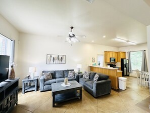 Smart TV - Chateau 7, spacious townhouse in Tickfaw, LA (Tickfaw)