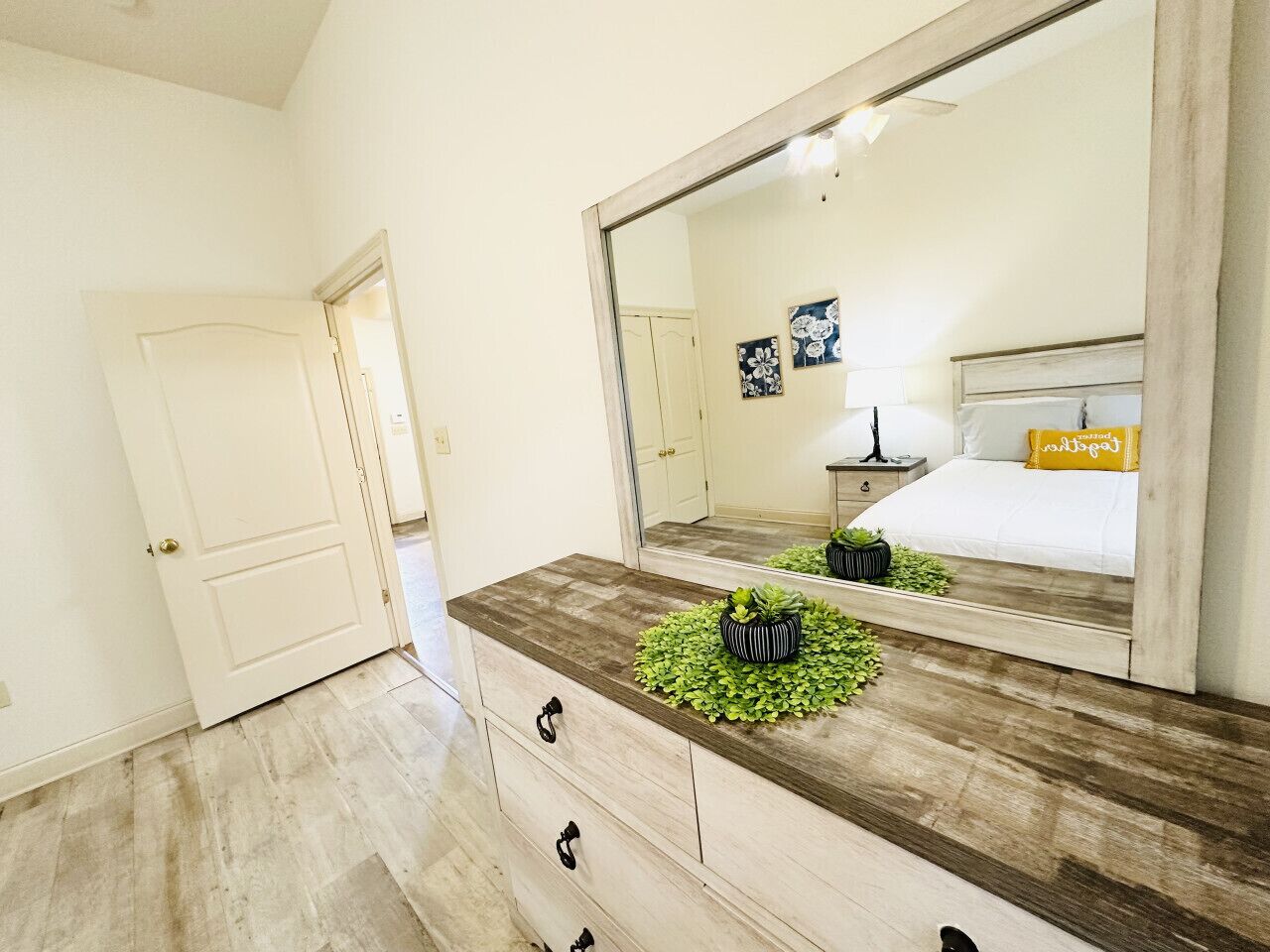 2 bedrooms, iron/ironing board, travel cot, free WiFi