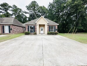 Exterior - Chateau 7, spacious townhouse in Tickfaw, LA (Tickfaw)