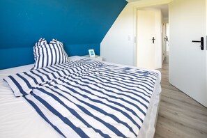 2 bedrooms, free WiFi - Vacation apartment Kapitänskajüte in Schillig, close to the beach and cozy with balcony (Wangerland)