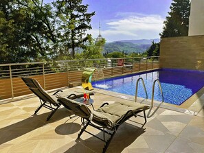 Outdoor pool - Hotel Residence Plaza (Tbilisi)