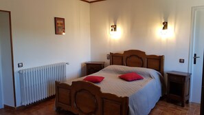 3 chambres, fer et planche à repasser, Wi-Fi gratuit