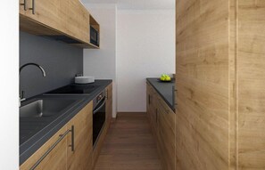 Fridge, microwave, oven, stovetop - 2-room apartment 2-4 persons, directly on the ski slope and hiking trails (Feldberg (Schwarzwald))