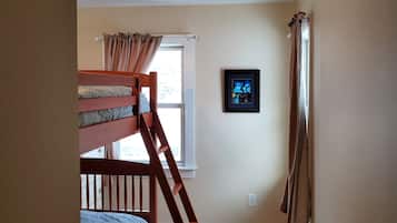 3 bedrooms, free WiFi, bed sheets