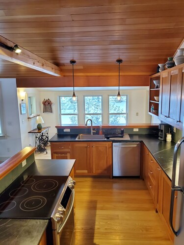 Mount Mansfield Cottage Cozy 3 Bedroom near Smugglers Notch