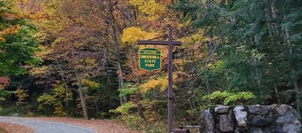 Mount Mansfield Cottage Cozy 3 Bedroom near Smugglers Notch