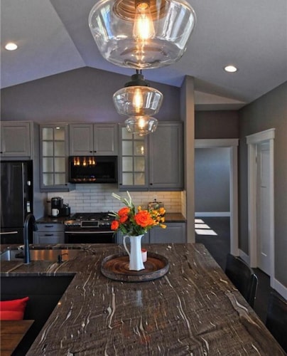 Desert Aire Oasis - POOL and Hot Tub with Views