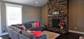 Smart TV, fireplace