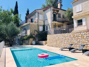 Outdoor pool - SPACIOUS VILLA MIMOZA (Montauroux)