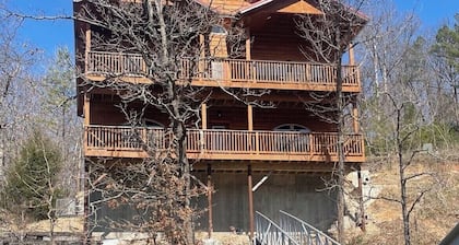 Cabin at Dripping Springs đŠ đ¶