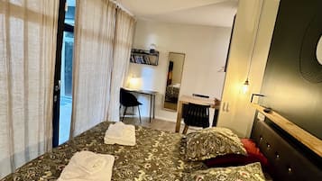 1 bedroom, travel crib, internet, bed sheets