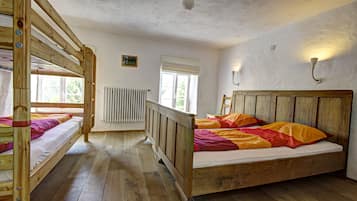 3 Schlafzimmer, Reisekinderbett, kostenloses WLAN, Bettwäsche