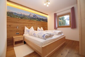 2 slaapkamers, een strijkplank/strijkijzer, reisbedje, gratis wifi