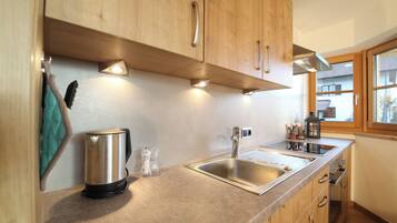 Kühlschrank, Ofen, Herdplatte, Geschirrspüler