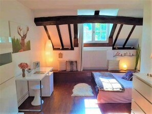 4 habitaciones, tabla de planchar con plancha y cuna de viaje 