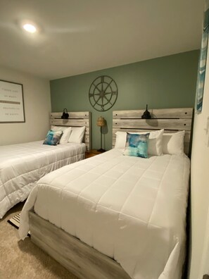 4 bedrooms, iron/ironing board, travel crib, free WiFi - Coastal Charm- 4BR  Spacious, with Resort Pool- Bright and Inviting (Ocean View)