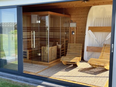 Vacation home Oskar on the lake with private beach for 4 adults, fireplace, boat and sauna