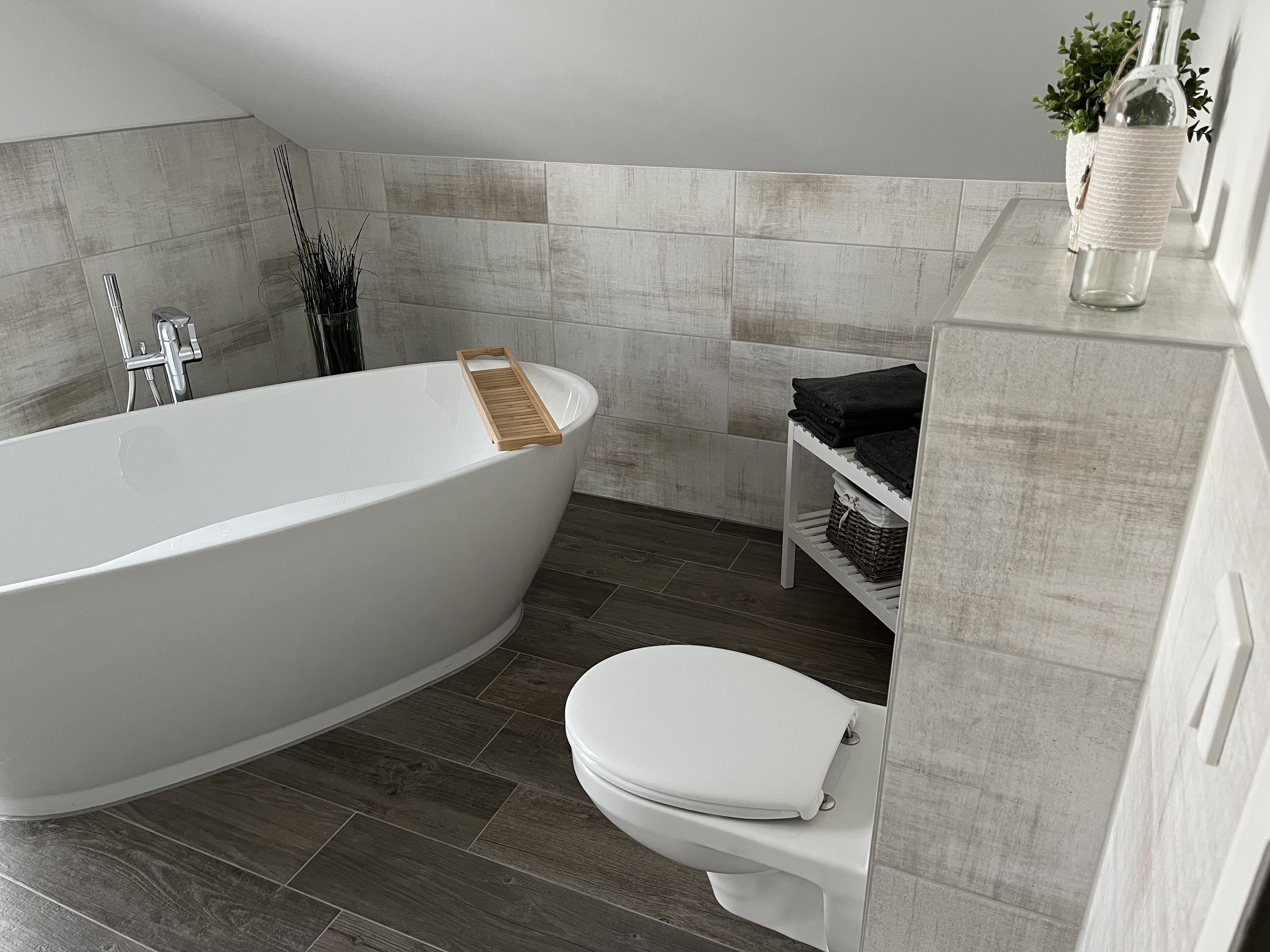 Badewanne, Haartrockner, Seife, Toilettenpapier
