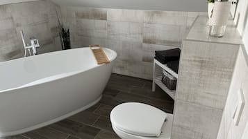 Badewanne, Haartrockner, Seife, Toilettenpapier