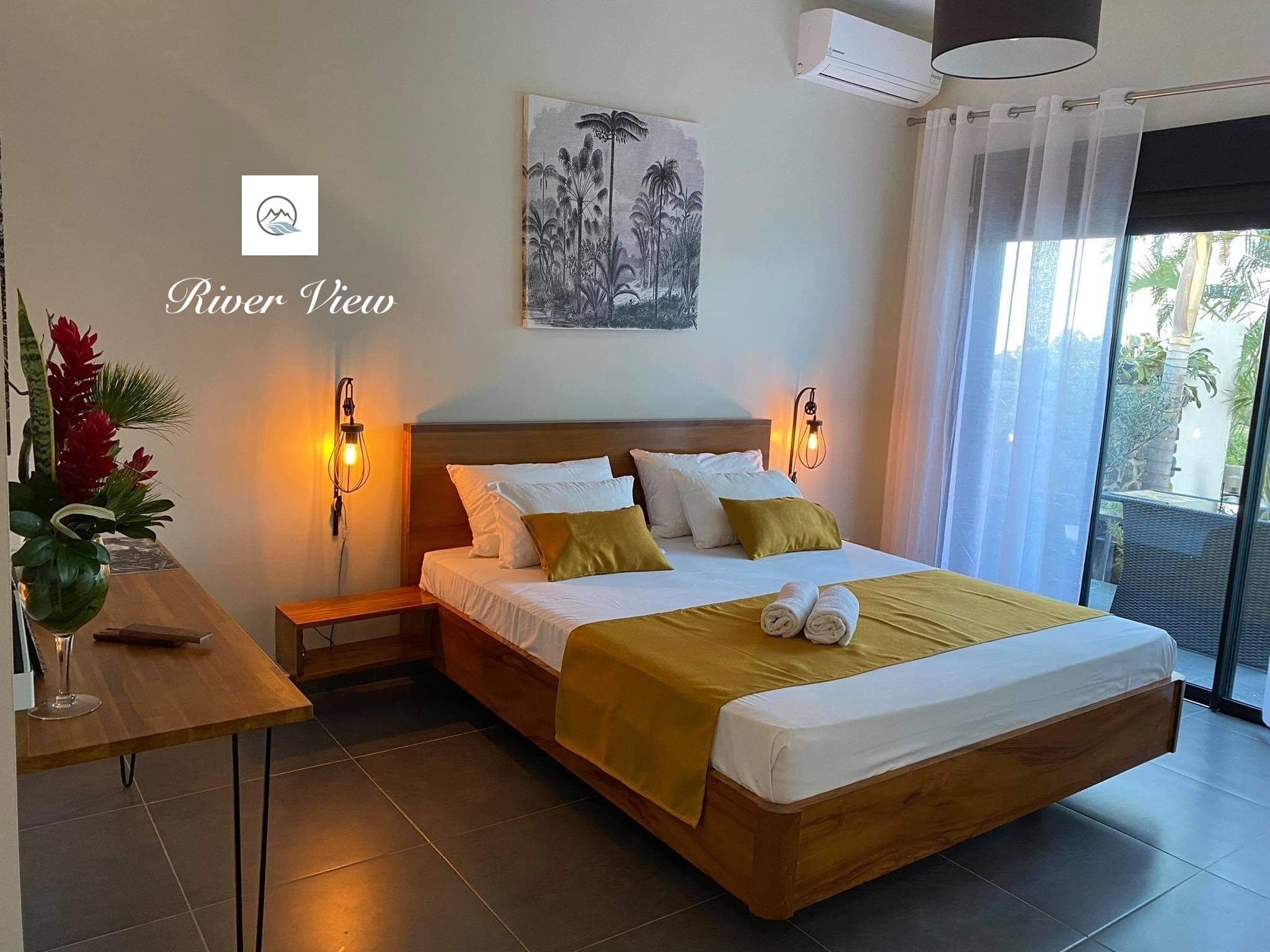 1 Schlafzimmer, Schreibtisch, schallisolierte Zimmer