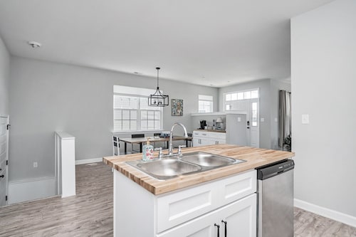 4 Bedroom Cottage - 5 Minutes from both beaches