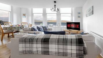 Fernseher, Bücher, Arbeitsbereiche